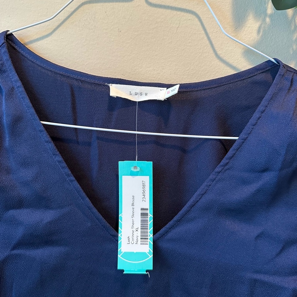 LUSH Blouse NWT - Picture 3 of 9